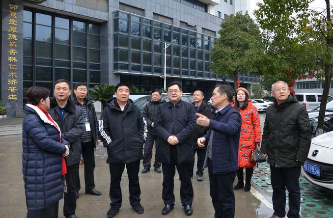 副市长欧阳明到市中医院看望干部职工怀化市中医院